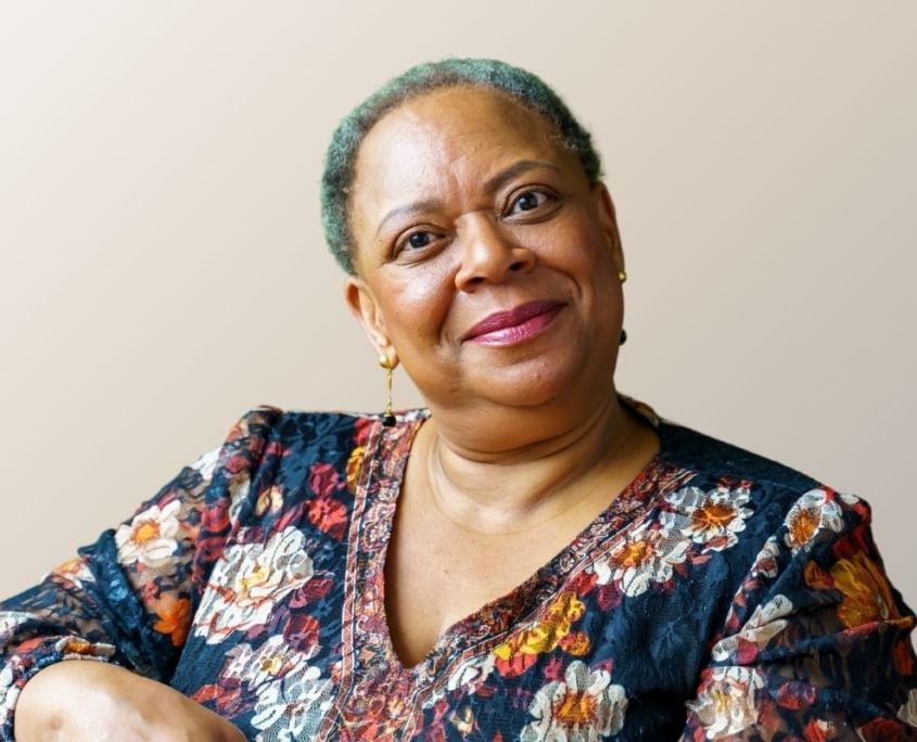 Gina Avans over gina 01